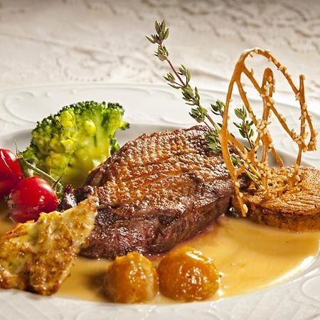 Chateau Des Monthairons Hotel Restaurant Gastromaison Spa Privatif Les Monthairons Exteriör bild