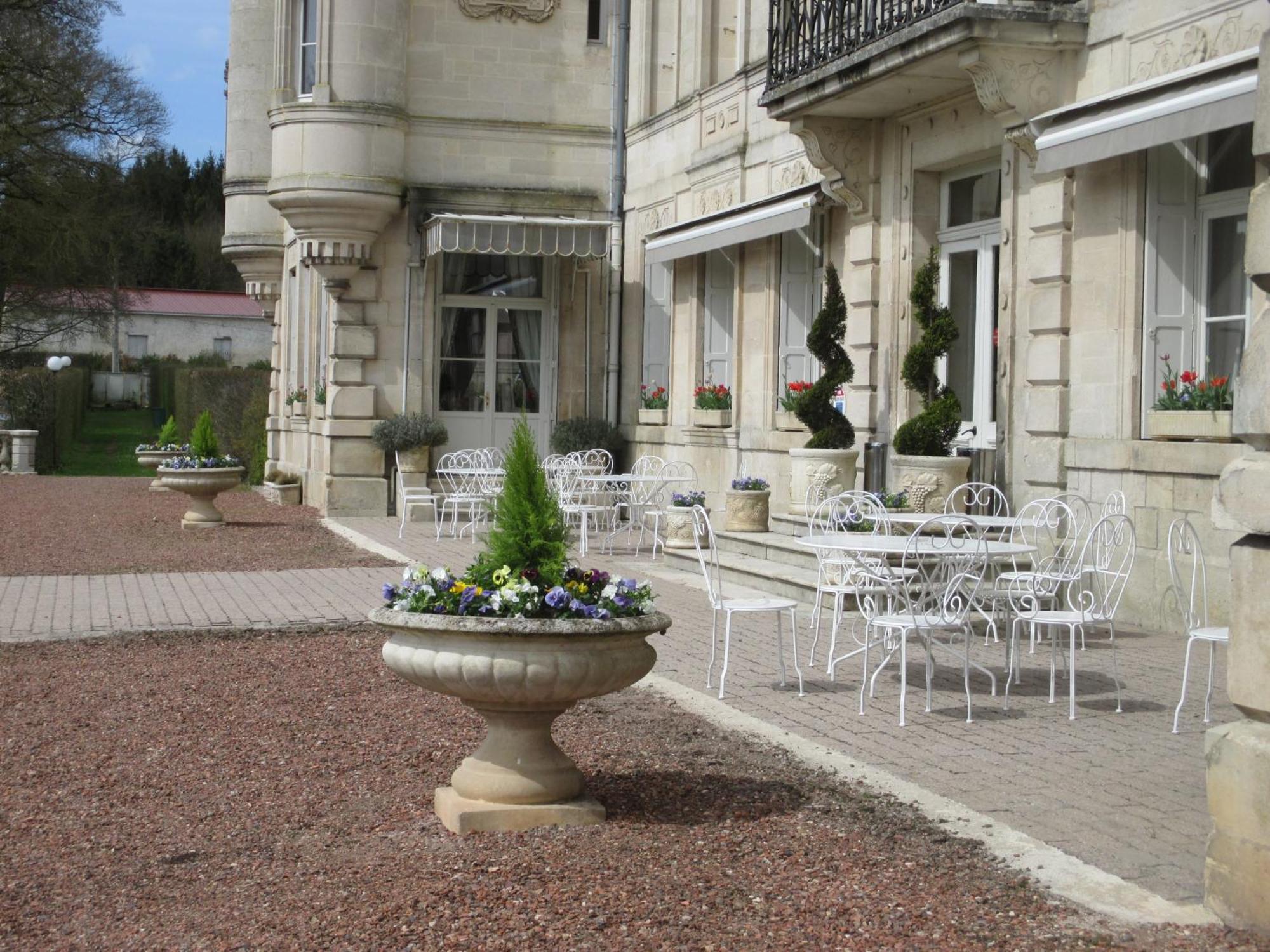Chateau Des Monthairons Hotel Restaurant Gastromaison Spa Privatif Les Monthairons Exteriör bild